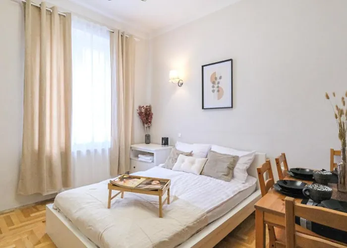 Aparthotel Station 3*