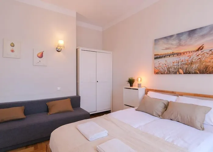 Aparthotel Station 3*