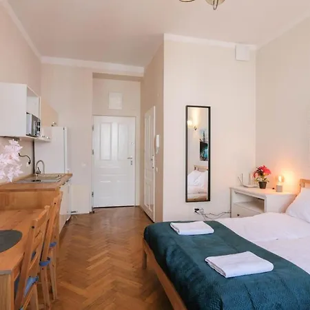 Station Aparthotel *